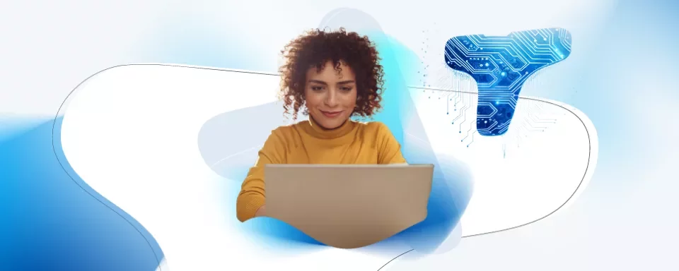 woman working on the laptop
